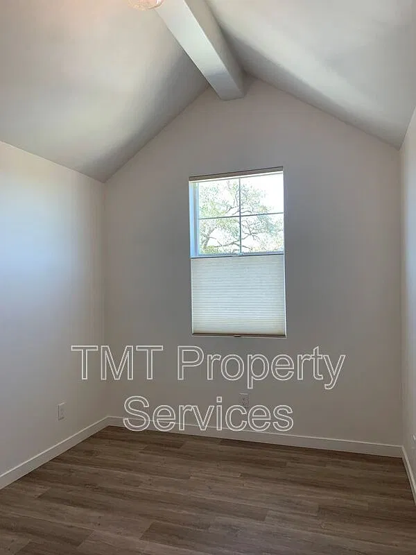 3 bed, 2.0 bath, 940 sqft, $2,700 — Photo 4