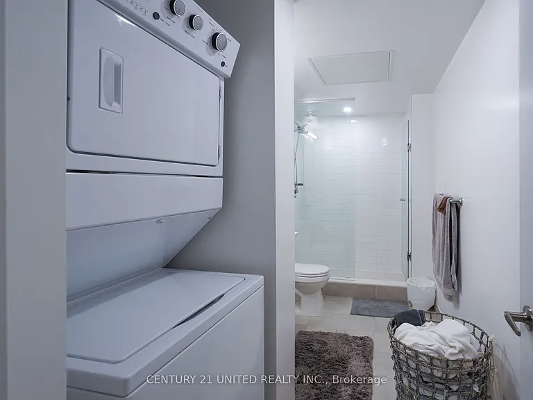 80 Bond St E #1411 — Photo 8