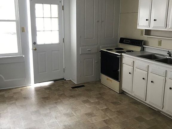 3rd image of 320 E Howard St