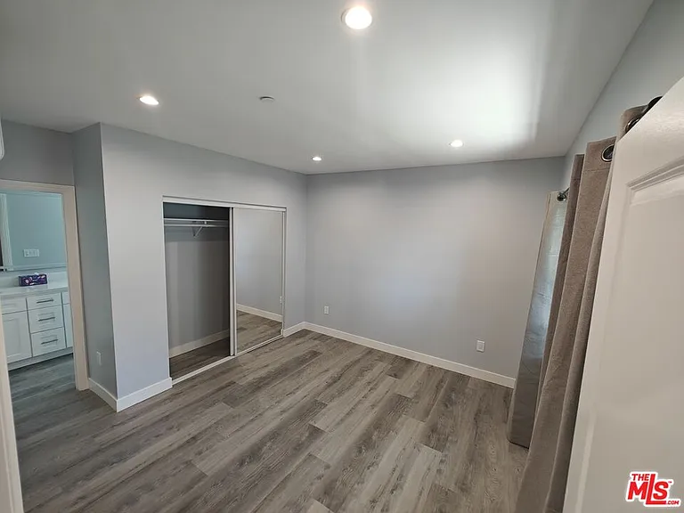 8617 Hatillo Ave — Photo 6