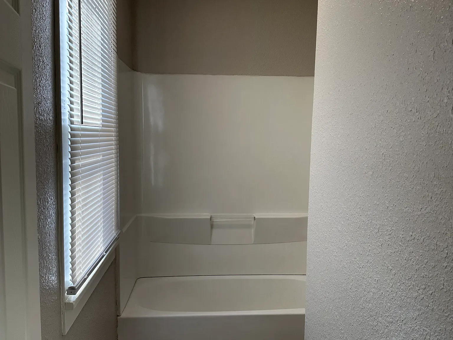 3 bed, 1358 sqft, $1,275 — Photo 4