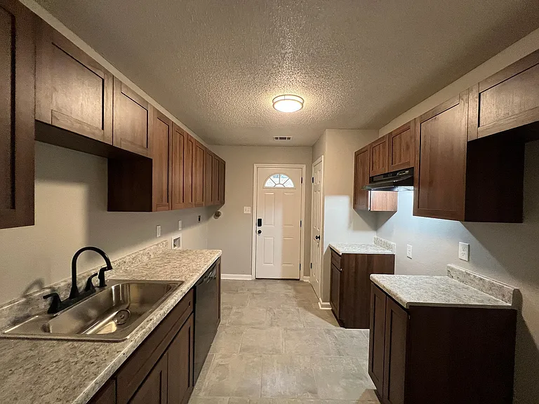 56 W Rollins Rd — Photo 8