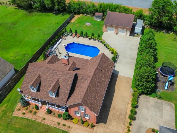 1090 Jenkins Ln, Hendersonville, TN 37075