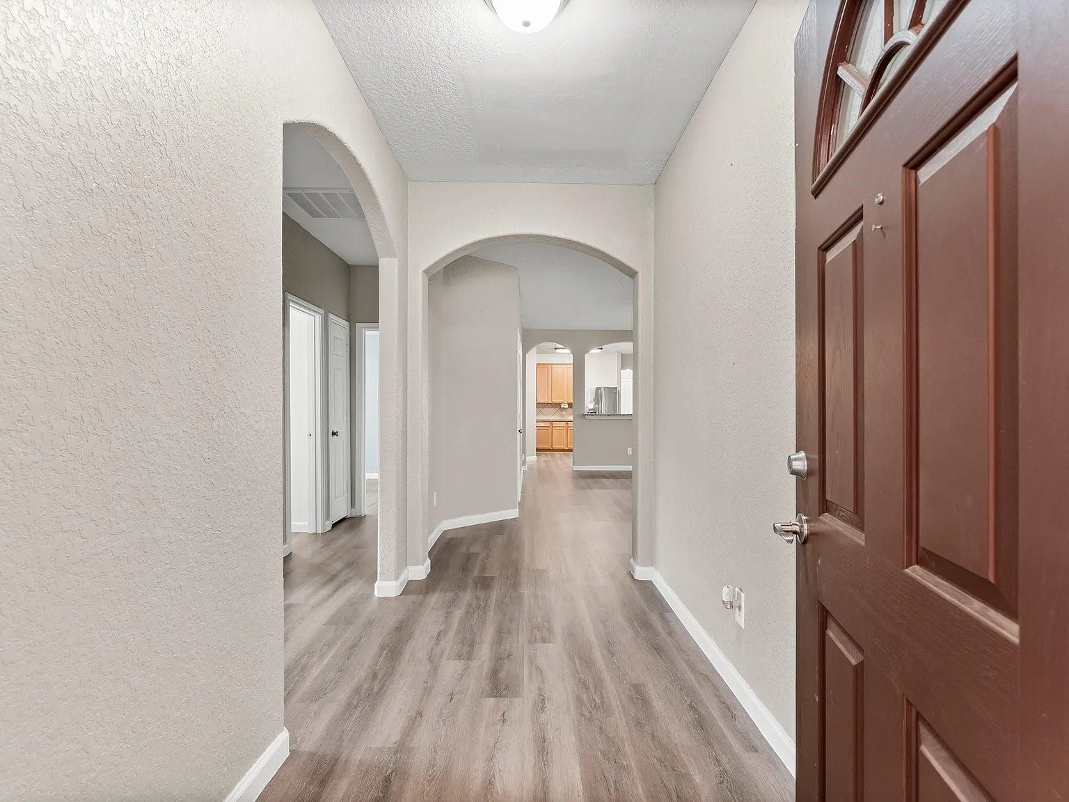 4 bed, 2.0 bath, 2058 sqft, $2,300 — Photo 2