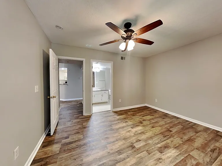 725 Crest Pines Dr #421 — Photo 5