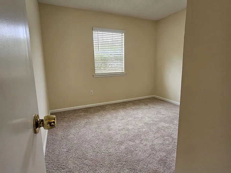 124 Hunt Club Ct — Photo 8