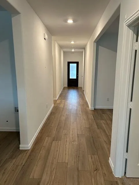 4 bed, 2010 sqft, $2,495 — Photo 3