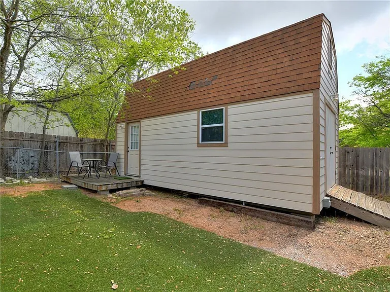 606 Tyrone Dr — Photo 16
