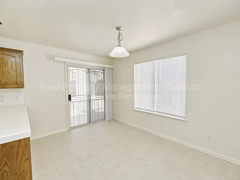 2233 E Christopher Dr — Photo 10