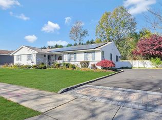11 Mara Rd, Huntington Station, NY 11746