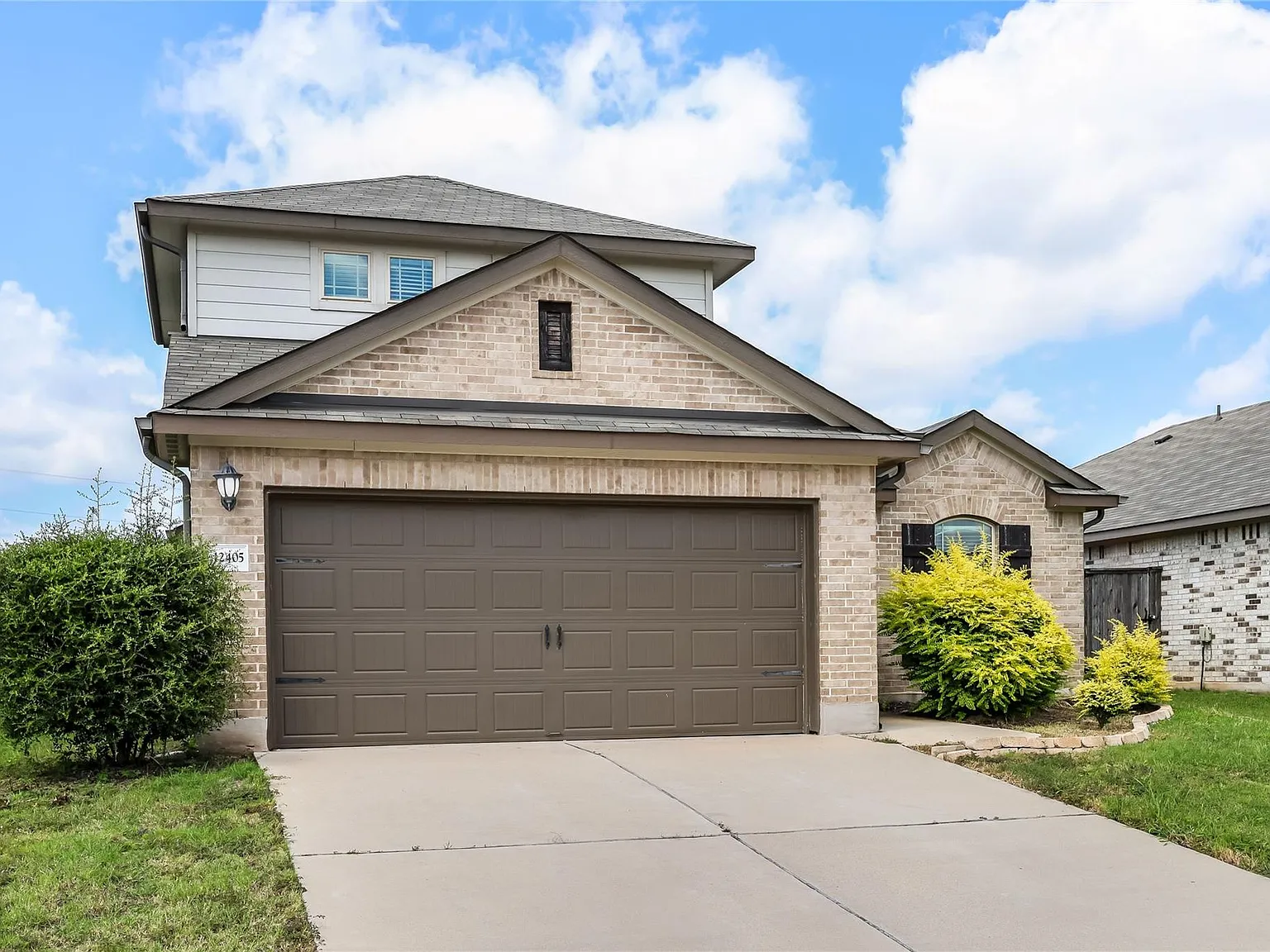 3 bed, 2.0 bath, 1929 sqft, $2,350 — Photo 2