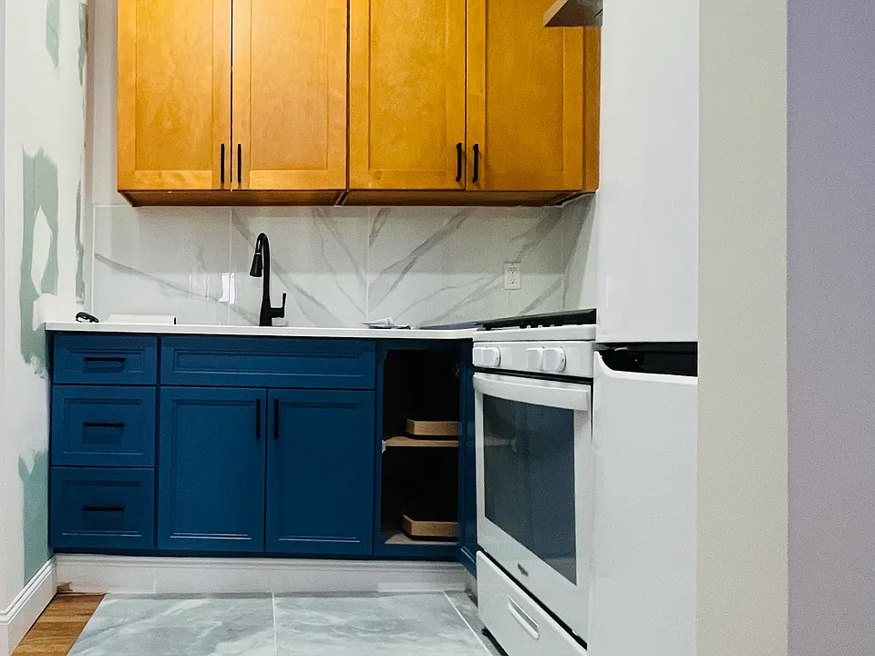 15-14 Decatur St #1R