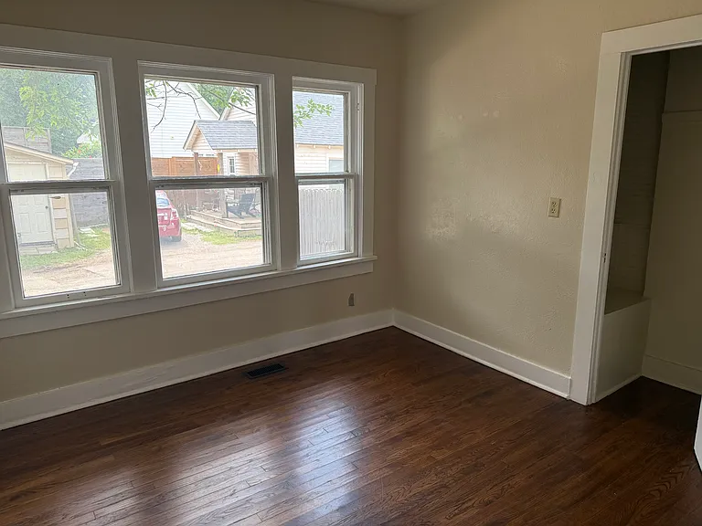 418 N Crawford Ave — Photo 18
