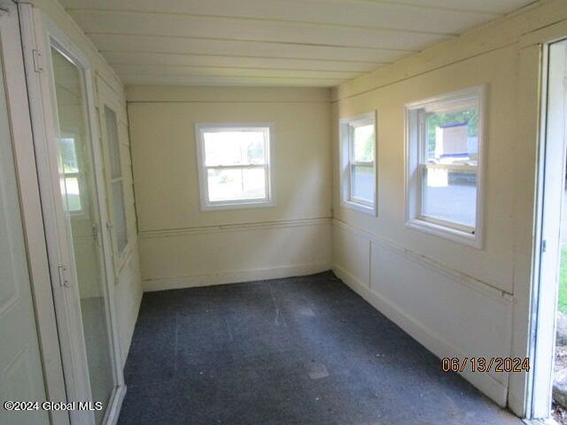 2nd image of 4 Yates Street