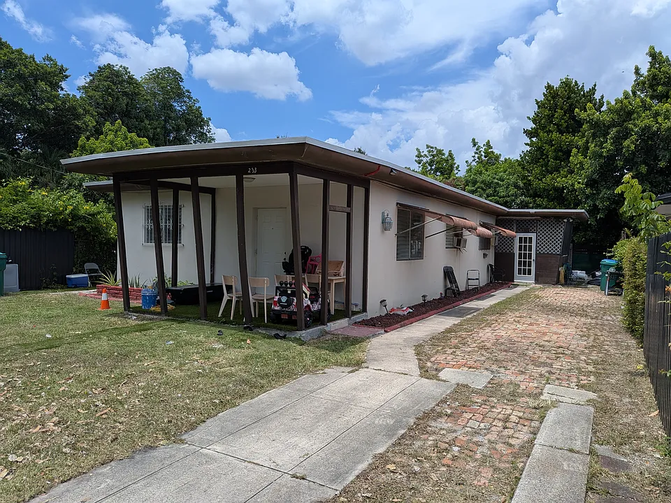 231 NW 32nd St
