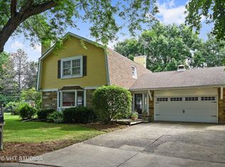600 Chestnut Ct, Algonquin, IL 60102