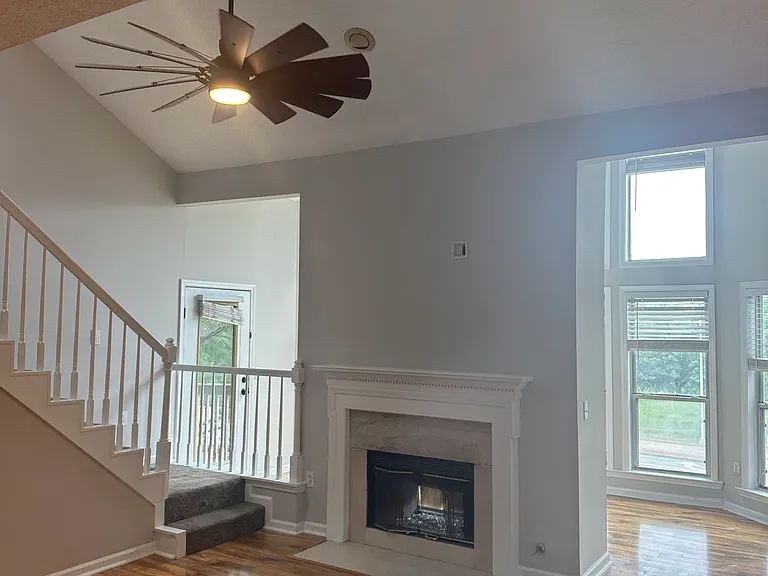 611 Mc Gill Park Ave NE — Photo 3