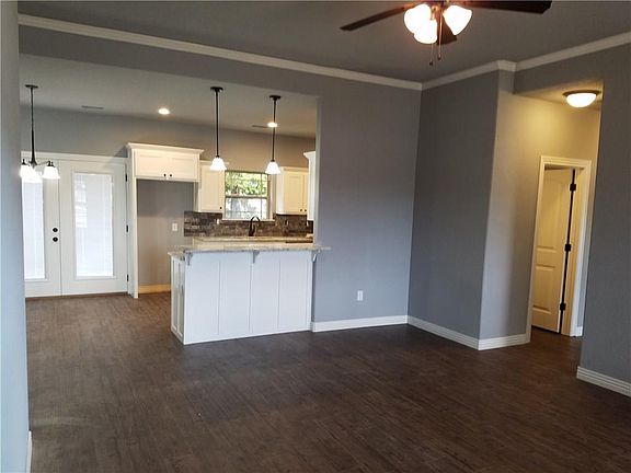 2nd image of 1303 Latisha Ln