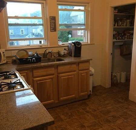 3rd image of 373 Newport Ave