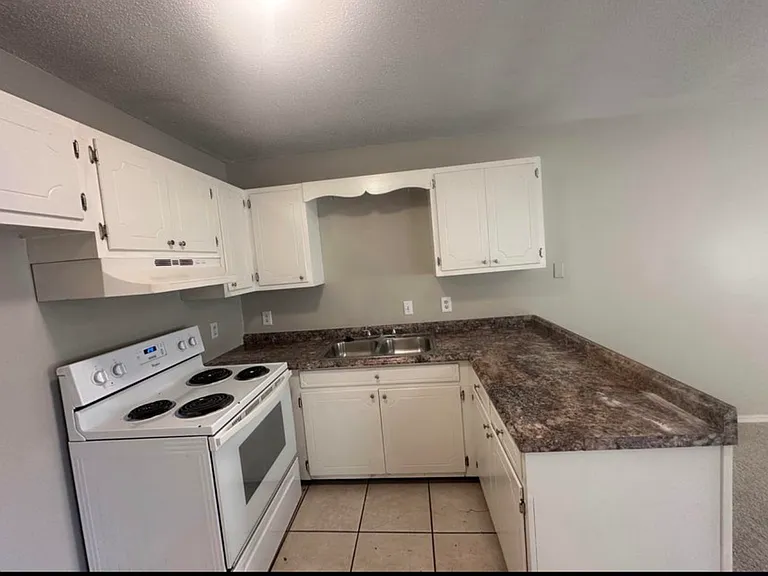 99 Lexington Dr #7 — Photo 5