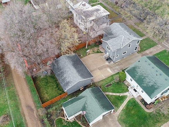 4th image of 616 Tilden St