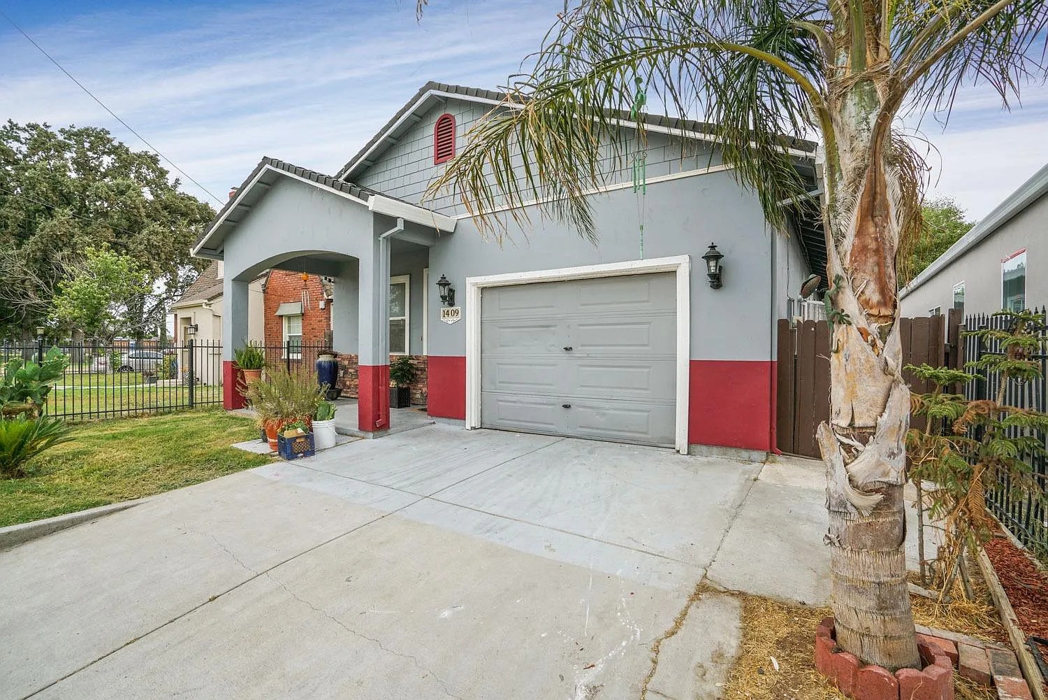 1409 Grand Ave photo 1