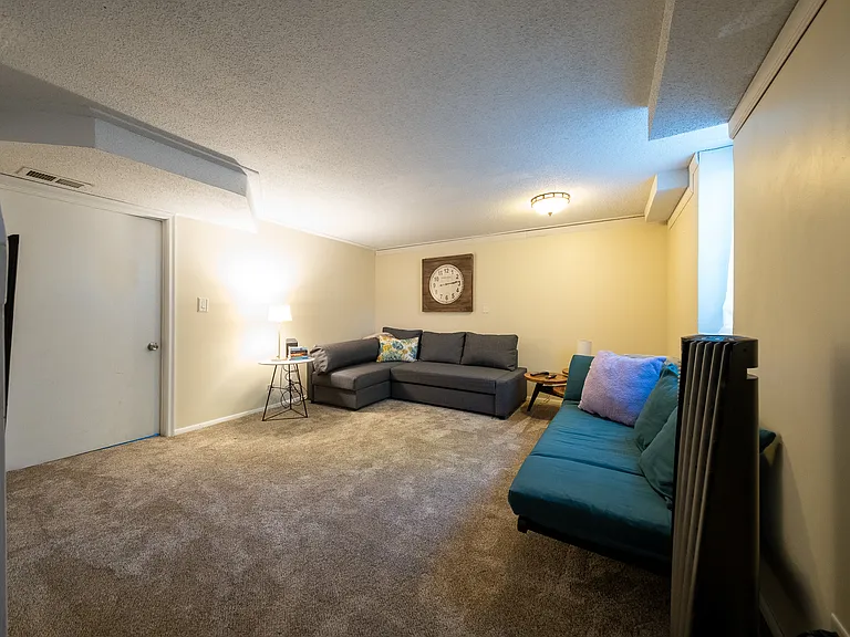 2050 Montreal Ave — Photo 17