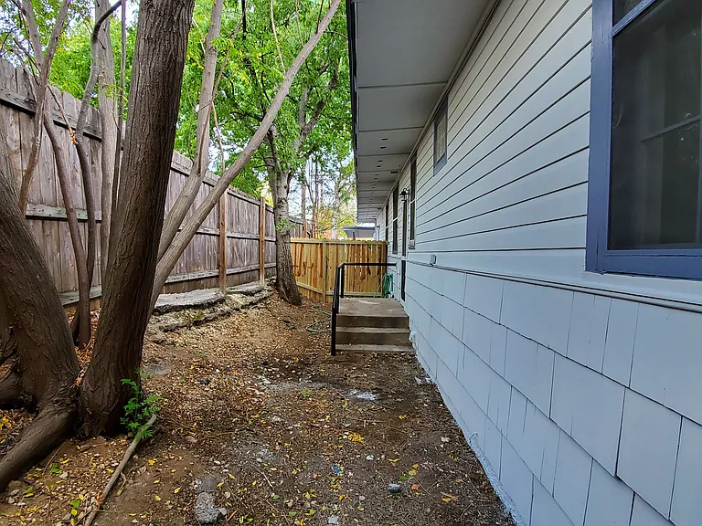 925 E 41st St #B — Photo 11