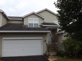 116 Woodland Cir, North Aurora, IL 60542