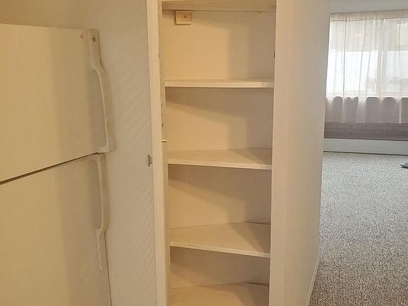 4th image of 39 Lourae Dr