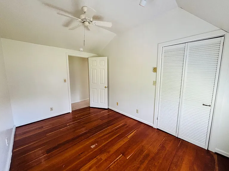 2700 Meadowbrook Dr — Photo 3