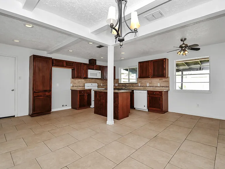 10131 Kent Towne Ln — Photo 9