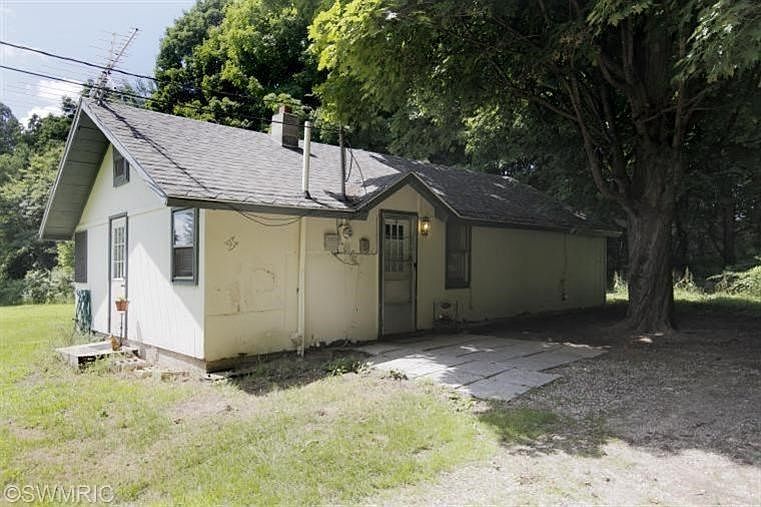 1st image of 18052 32nd St