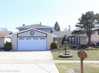 7913 W 80th St, Bridgeview, IL 60455