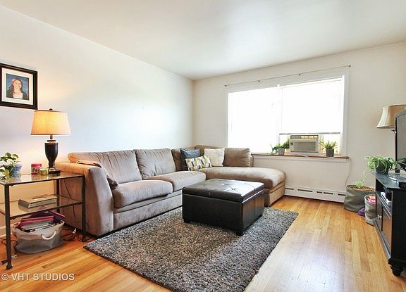 2nd image of 930 Harlem Ave #930