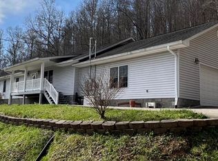 100 Haddix Rdg, Hazard, KY 41701