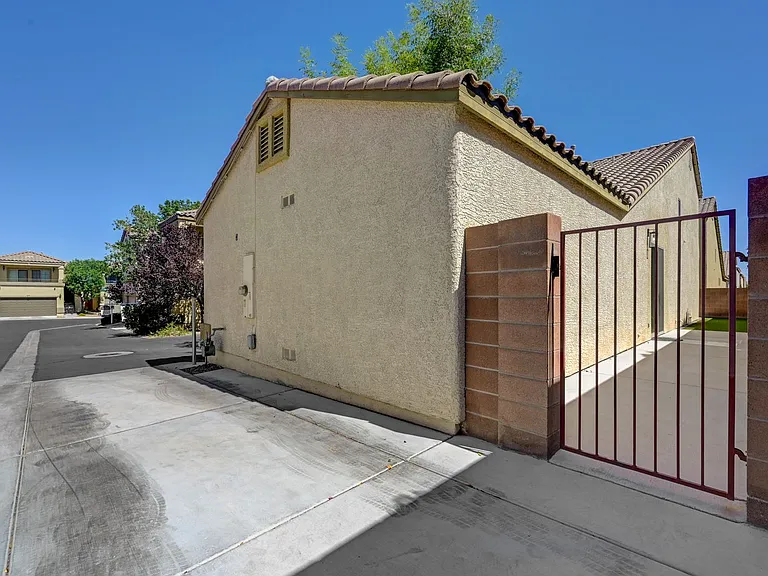 9929 Markhorn Ct — Photo 42