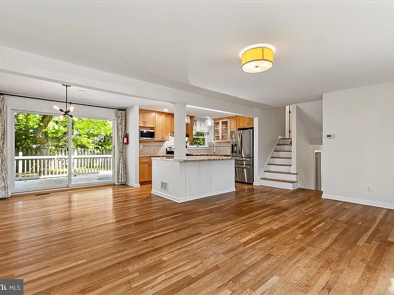 38 Robert Rd — Photo 5