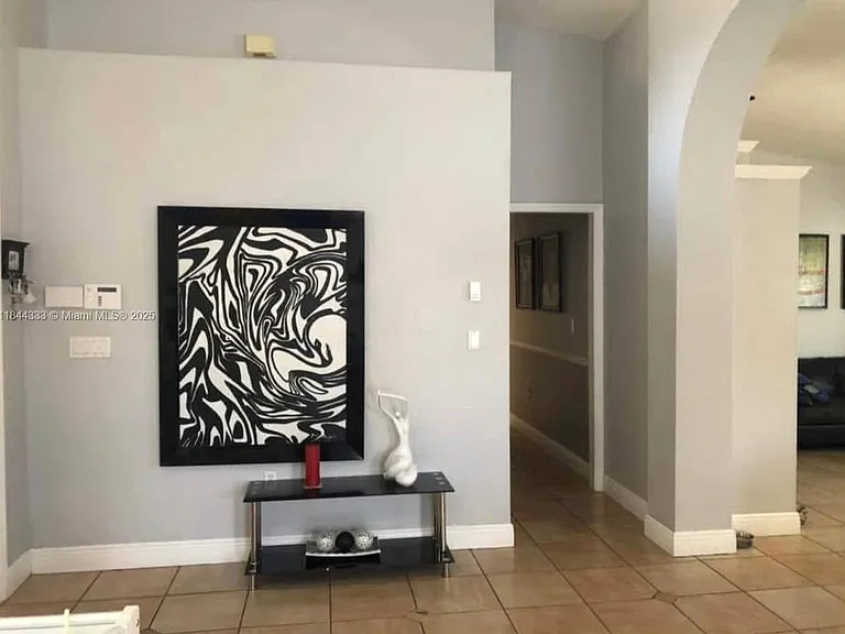2802 SW 142nd Ct — Photo 3