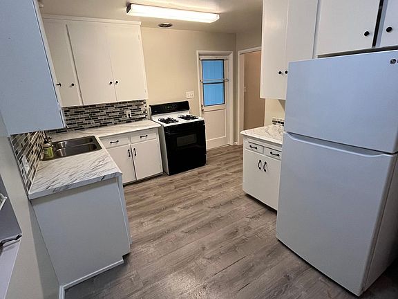 3rd image of 2216 W Mulberry Dr