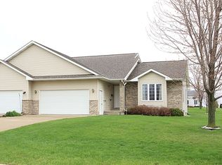 110 Country View Dr, Mechanicsville, IA 52306