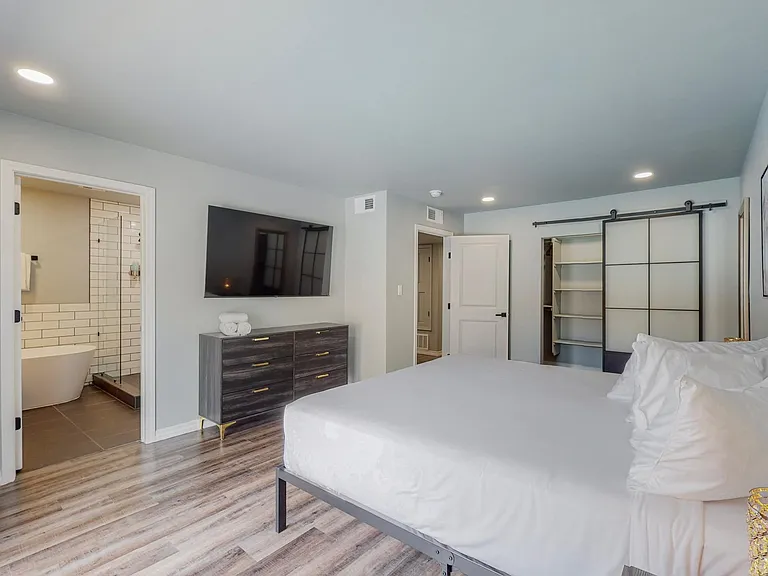 6830 Louisiana Blvd NE — Photo 7