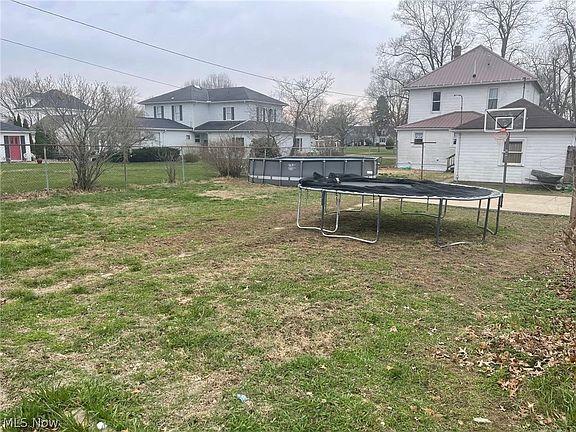 3rd image of 116 W Platt St