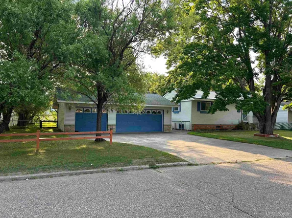 313 Garfield St, Kingsford, MI 49802