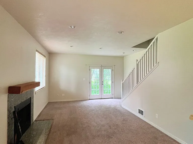 448 Forest View Dr — Photo 8