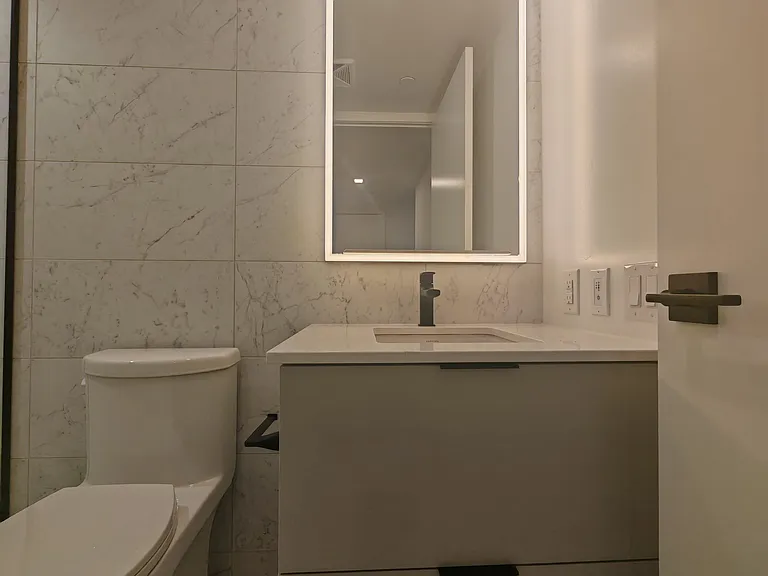 609 Sherbourne St #2211 — Photo 7