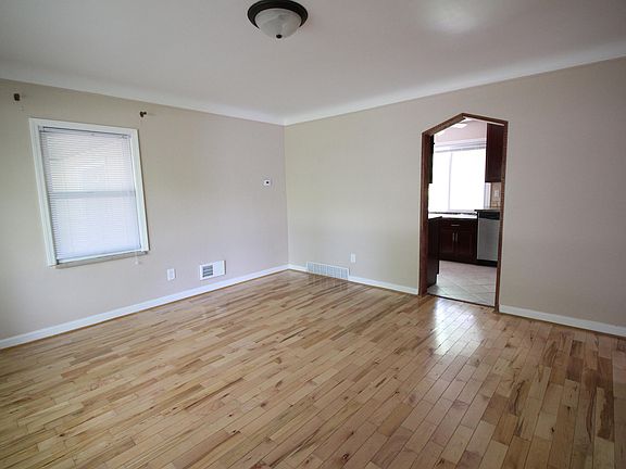 4th image of 21801 Frazer Ave