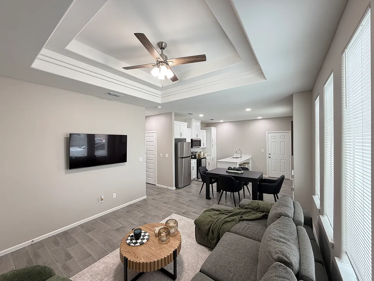 Building Photo - 2612 E Harrison Ave #1