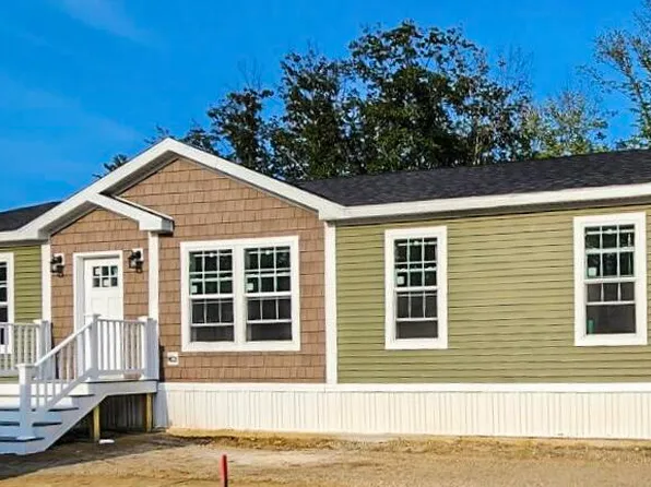 25 Red Oak Drive, Turner, ME 04282