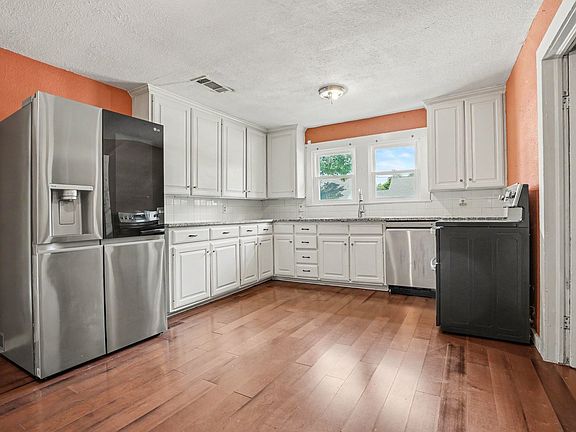4th image of 407 W 4th St